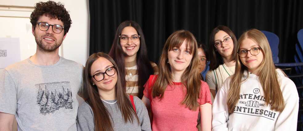 Die Talkgruppe aus Italien mit ihrem Lehrer Tomas Benevento (li.) 