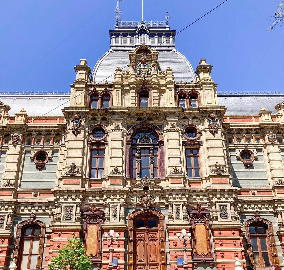 O imponente Palácio das Águas Correntes, contruído no final do século 19.