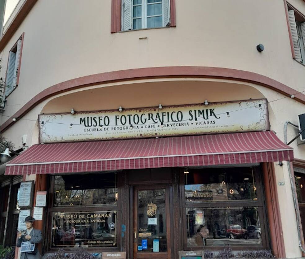 Antiga câmera de praça ou lambe-lambe.