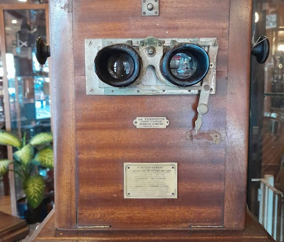 Panel del museo sobre el mostrador del Bar Palacio.