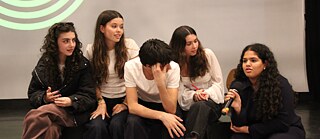 Nach der Show: Die spanische Gruppe antwortet auf Fragen des Publikums 