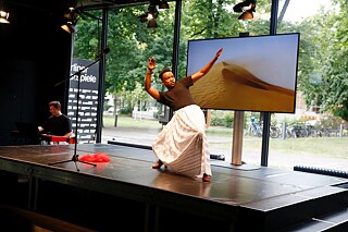 Gift Uzera beim Forum's Forum in Berlin