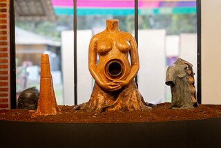 All that sink underneath