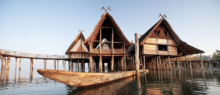 The pile dwellings have been continuously redeveloped and adapted since the early 1920s – this is how they look today. 