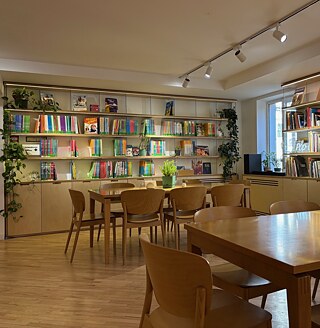 Sitzgruppe in der Bibliothek des Goethe-Instituts Georgien