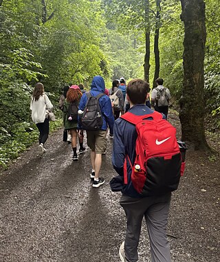 Summer Academy participants hiking on a trail in the Siebengebirge