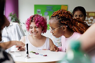 Participants of the Summer Academy at a “speed-dating” activity with language course participants at the Goethe-Institut in Bonn