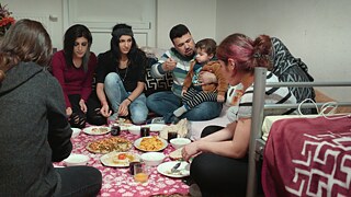 Zuhurs Töchter, dir. Laurentia Genske & Robin Humboldt | Lohan, Samar & Familie