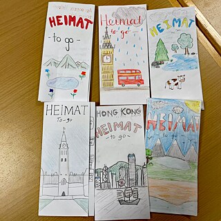 Unsere Jugendlichen malen bunte Broschüren zu ihrer Heimat.