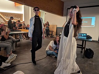 Jugendliche verkleidet