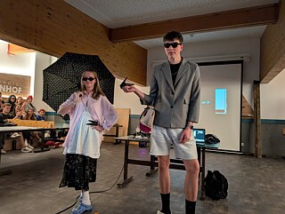 Jugendliche verkleidet