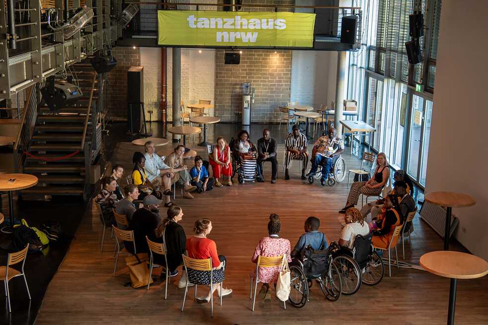 Austausch mit den Kuratorinnen und Mitgliedern des Organisationsteams der Tanzmesse NRW