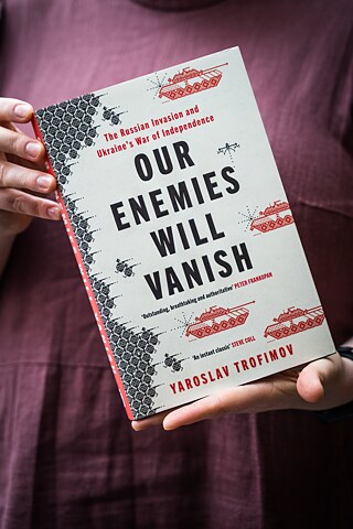 Руфина Базлова совместно с издательством Penguin оформила обложку книги белорусского историка.