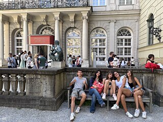 Gruppenbild vor der Residenz in München