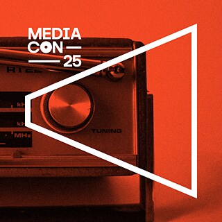 Old radio in red tones with dial and buttons, representing a university radio nowadays