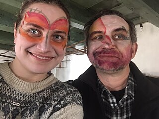 Я провела множество бесед о полиамории, в результате чего появилась идея снять документальный фильм. Вместе с режиссером Томашем Тожичкой и его командой мы смогли провести значительную часть съемок.