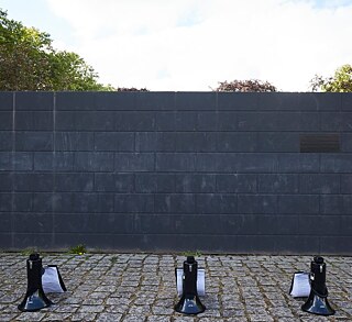 Counter Monuments and Para-Monuments