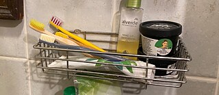 Всего пара лишних зубных щеток в ванной?