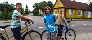 Автор статьи в детстве с друзьями в литовской деревне Онушкис.