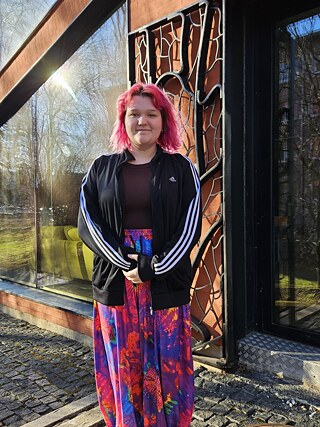 Korinna Ader, 20, Mitglied des Studierendenrats am Narva College, fühlt sich in Narva zuhause. „Ich fühle mich nicht ganz estnisch. Und ich bin stolz darauf“, sagt sie.