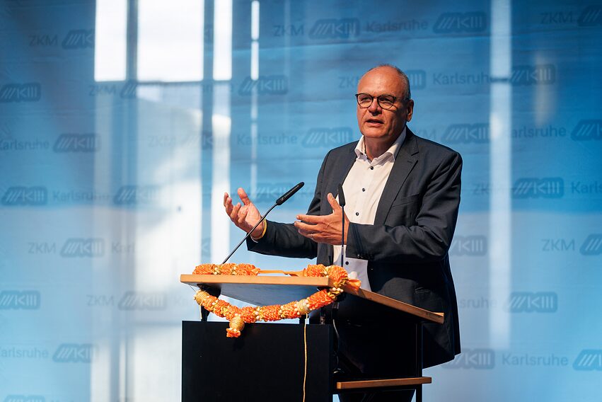 Assembling Grounds. Opening Weekend - 10