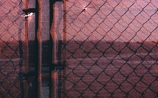 Sme nútení žiť v rozpore s tým, kým sme