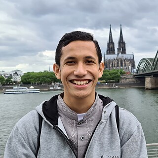 Ein Foto von Daffa Akbar Pramudya in der Stadt