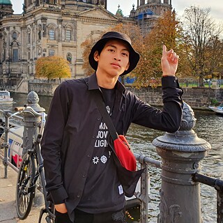 Ein Foto von Gede Alfitrah Prameswara in einer Stadt