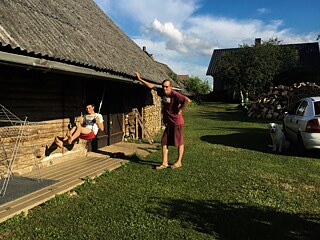 Автор статьи со своим дедушкой в Онушкисе.