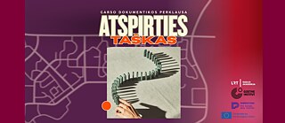 Ein Bild mit violettem Hintergrund und einem blassen, kartografisch wirkenden Muster. Oben steht auf Litauisch „GARSO DOKUMENTIKOS PERKLAUSA“ und darunter in großen, fetten Buchstaben „ATSPIRTIES TAŠKAS“. In der Mitte befindet sich ein Foto einer Hand, die kurz davor ist, eine Reihe von Dominosteinen in S-Form umzustoßen. Die Dominosteine werfen lange Schatten. Links unten im Foto ist ein orangefarbener Punkt zu sehen. Auf der rechten Seite sind Logos beteiligten Institutionen platziert.
