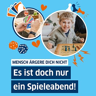 Bildcollage mit diversen Gesellschaftsspielelementen. Ein Fotoausschnitt zeigt eine Hand mit UNO-Karten, ein zweiter Fotoausschnitt zeigt einen kleinen Jungen, der sich über ein Brettspiel gebeugt ärgert. Text auf Bild: Mensch ärgere Dich nicht. Es ist doch nur ein Spieleabend!