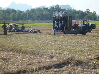 Nečekaný střet s jedním rituálním procesím na území jihovýchodní Asie, konkrétně v politicky těžce sužovaném Myanmaru