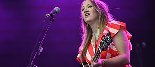 Die Sängerin Sophie Hunger steht beim Tempelhof-Sounds Festival auf dem Gelände des ehemaligen Flughafen Berlin Tempelhof auf der Bühne.
