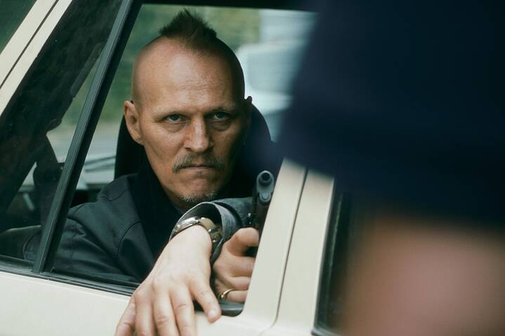 Georg Friedrich as Zwanziger in der Netflix Germany original Serie "Crooks"