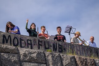 V dubnu 2025 kolektiv Jezevky uspořádal happening Fuck AIRBNB, Fuck Capitalism, a to za zvuků dechového kvartetu, s cílem upozornit na negativní dopady krátkodobých pronájmů v centru města a jejich souvislost s prohlubující se krizí bydlení. 