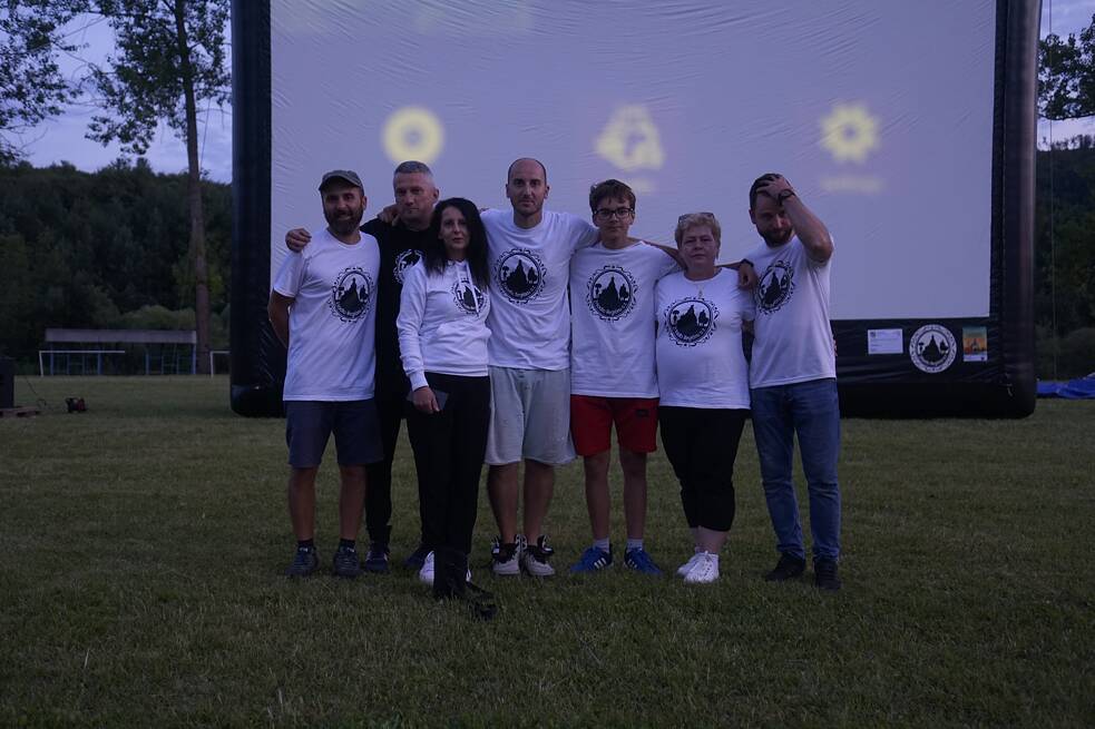 Autori filmu „Na prahu domoviny“, o.z. Zrkadlo Regiónu. Pavol Daňo úplne vpravo