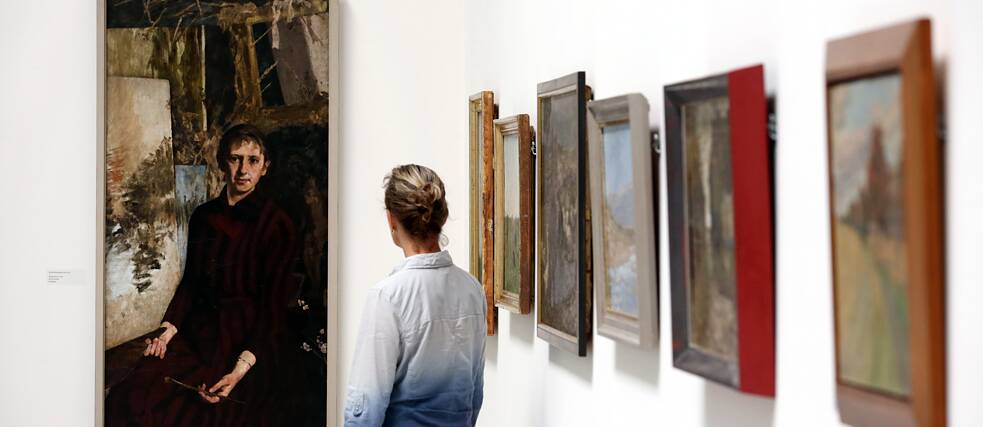 The artist Anna Gerresheim was among the first to be attracted to Ahrenshoop. One of her self-portraits hangs in Ahrenshoop art museum.