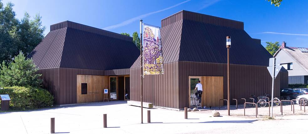 The architecture of Ahrenshoop art museum melds the traditional with the modern. Its collection brings the history of the artists’ colony to life.