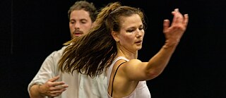 What the folk: Zwei Tänzer in Bewegung