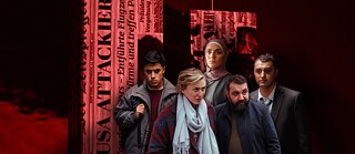 Im Vordergrund: Karla (Franziska Machens) und Eren (Sahin Eryilmaz) ; im Hintergrund von links: Ahmad (Rasmi Mohammed Nasrallah), Sahra (Seyneb Saleh), Can (Mücahit Altun)
