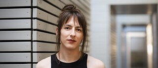 Eloain Lovis Hübner komponiert, konzipiert und kuratiert zeitgenössische ´Musik. 