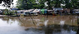 Einige der Anwohner*innen, die man in andere bewohnbare Mehrfamilienhäuser umgesiedelt hatte, entschieden sich aufgrund der Entfernung zu ihrem Arbeitsplatz für eine Rückkehr. 