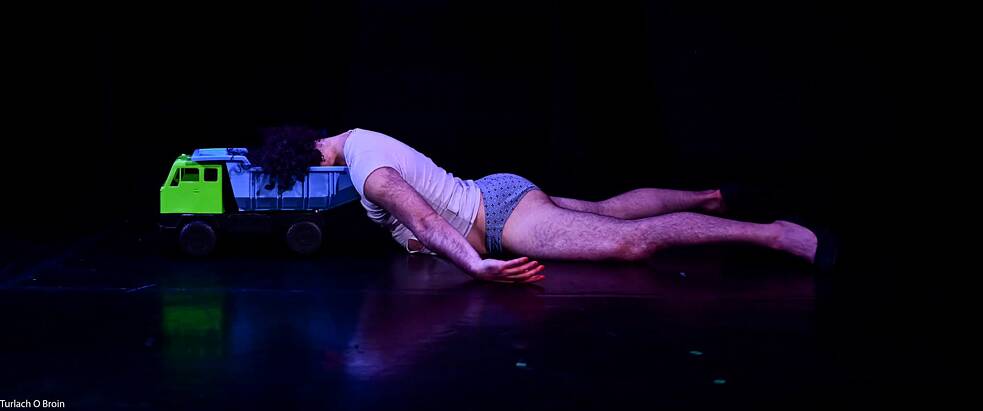 Ein Still aus der Performance "The Trinity"