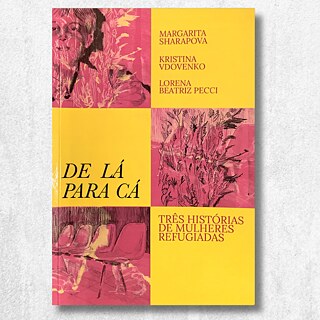 Mulher com livro nas mãos