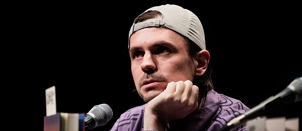 Leif Randt liest bei der Lesung seines Romans «Let's talk about feelings» auf dem 25. Internationalen Literaturfestival Berlin (ilb) im Haus der Berliner Festspiele.