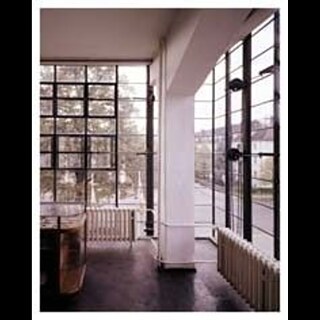 Ēkas iekšpuse Bauhaus stilā