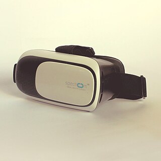 Diviértase con videojuegos de realidad virtual para teléfonos móviles, usando su cabeza para controlar la dirección. Los lentes de realidad virtual también sirven para ver videos en 360° y ver películas en 3D.