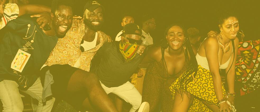 Happy Crowd Swag surfing