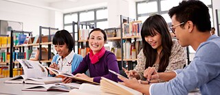 Spracharbeit in Bibliothek