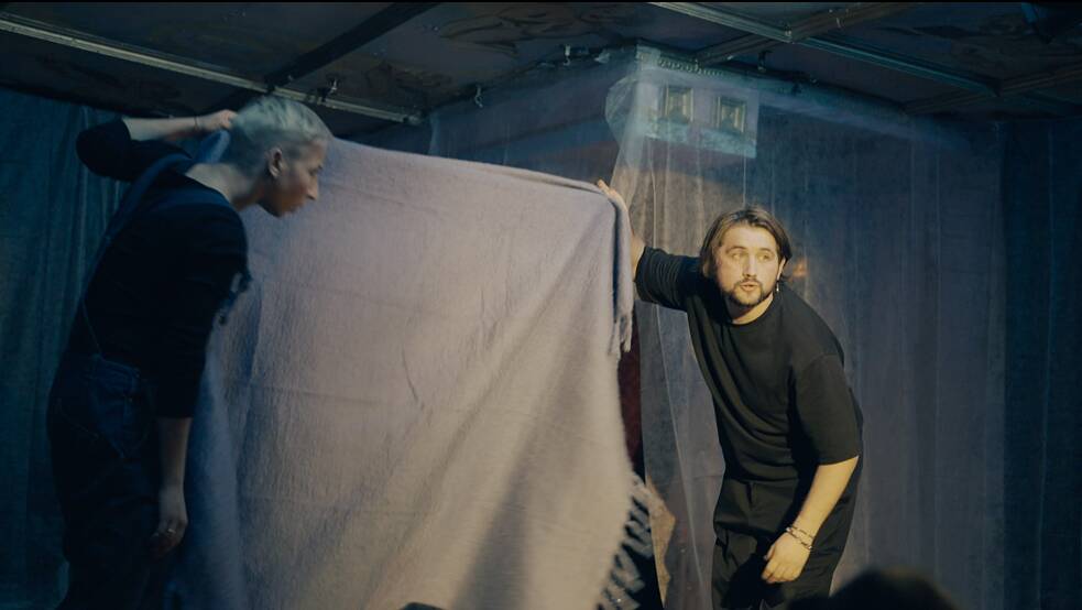 Regisseur Konstantin Novitsky während der Proben